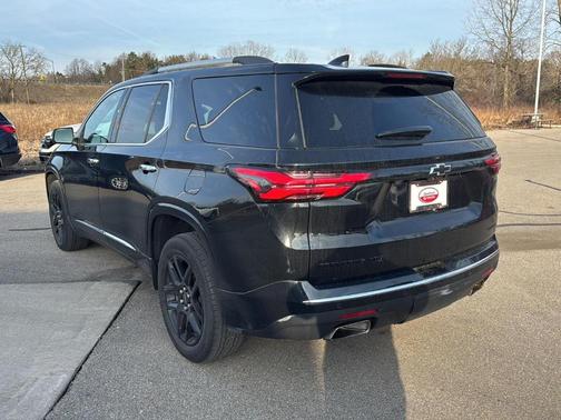 Mosaic Black Metallic 2022 Chevrolet Traverse Premier