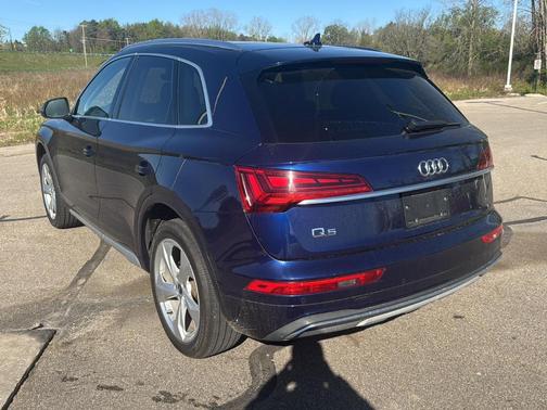 Navarra Blue Metallic 2021 Audi Q5 40 Premium Plus