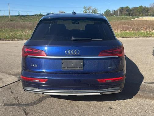 Navarra Blue Metallic 2021 Audi Q5 40 Premium Plus