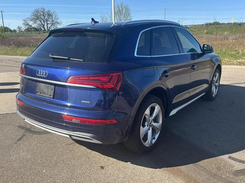 Navarra Blue Metallic 2021 Audi Q5 40 Premium Plus