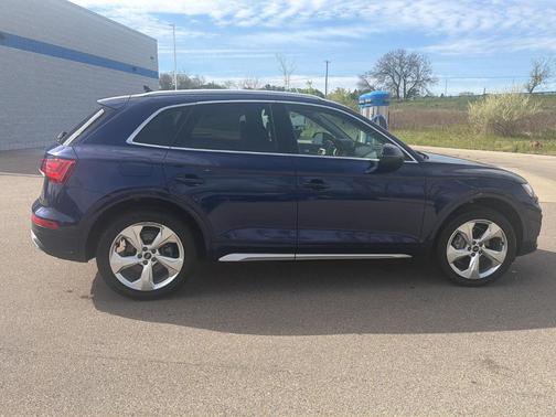 Navarra Blue Metallic 2021 Audi Q5 40 Premium Plus