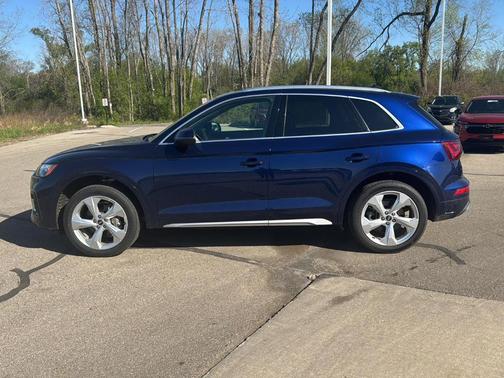 Navarra Blue Metallic 2021 Audi Q5 40 Premium Plus