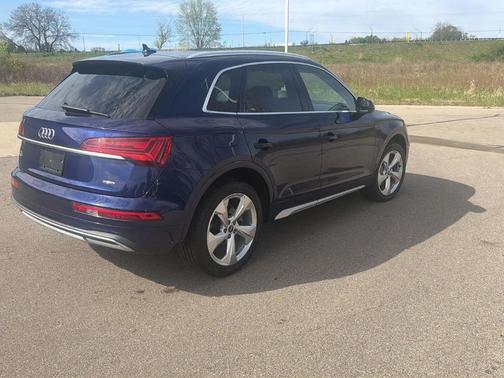 Navarra Blue Metallic 2021 Audi Q5 40 Premium Plus