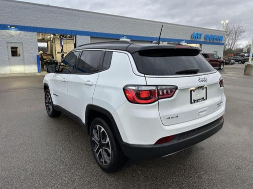 Bright White Clearcoat 2023 Jeep Compass Limited