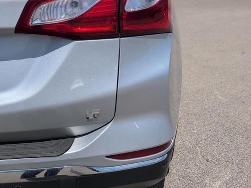 Silver Ice Metallic 2018 Chevrolet Equinox 1LT