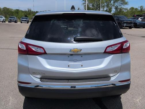 Silver Ice Metallic 2018 Chevrolet Equinox 1LT