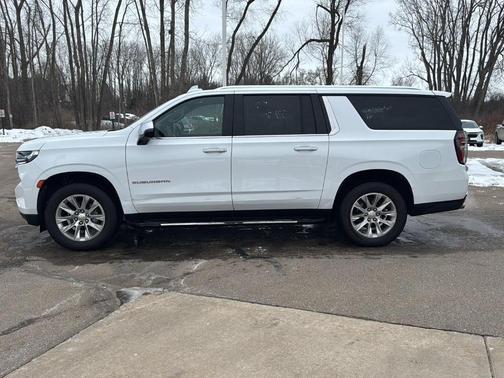 2023 Chevrolet Suburban Premier