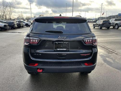 Diamond Black 2025 Jeep Compass Trailhawk