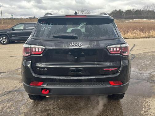 Diamond Black 2025 Jeep Compass Trailhawk
