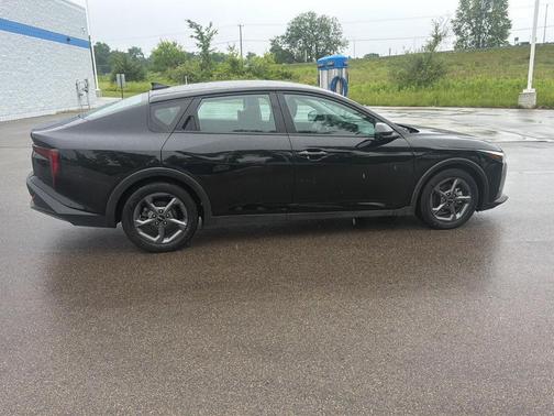 Aurora Black Pearl 2025 Kia K4