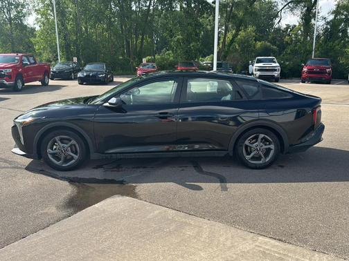 Aurora Black Pearl 2025 Kia K4