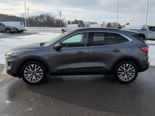 2022 Ford Escape Titanium Hybrid