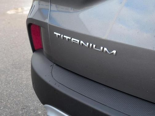 2022 Ford Escape Titanium Hybrid