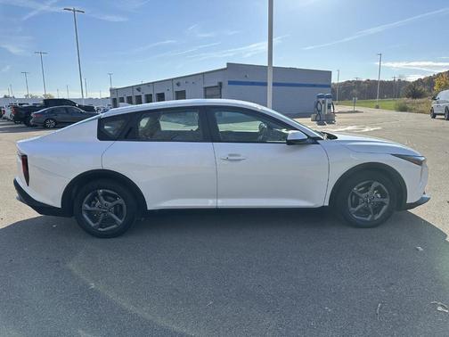 Snow White Pearl 2025 Kia K4