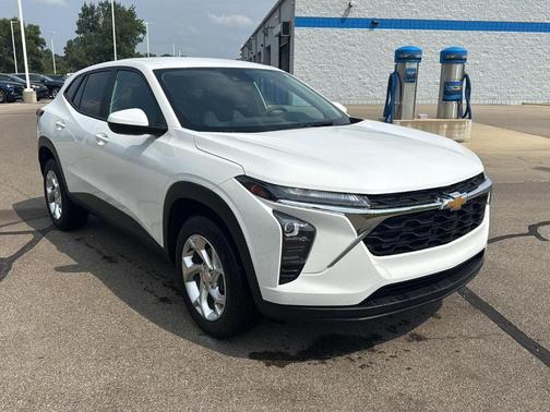 Summit White 2024 Chevrolet Trax LS
