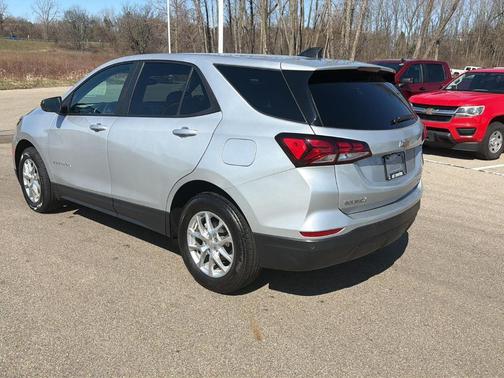 Silver Ice Metallic 2022 Chevrolet Equinox LS