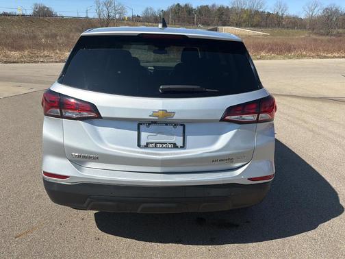 Silver Ice Metallic 2022 Chevrolet Equinox LS