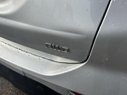 Silver Ice Metallic 2022 Chevrolet Equinox LS