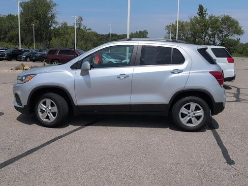 Silver Ice Metallic 2018 Chevrolet Trax LT