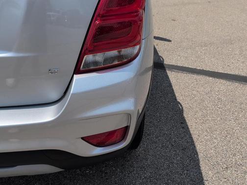 Silver Ice Metallic 2018 Chevrolet Trax LT
