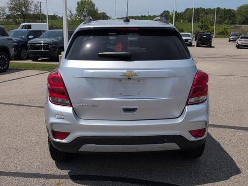 Silver Ice Metallic 2018 Chevrolet Trax LT