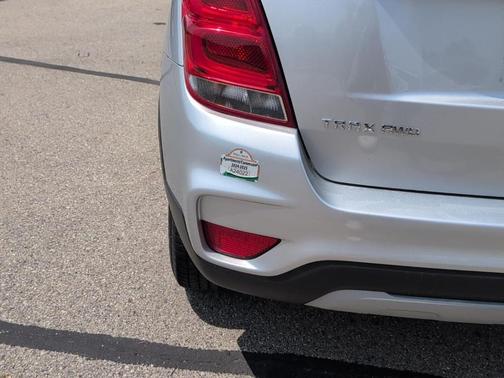 Silver Ice Metallic 2018 Chevrolet Trax LT