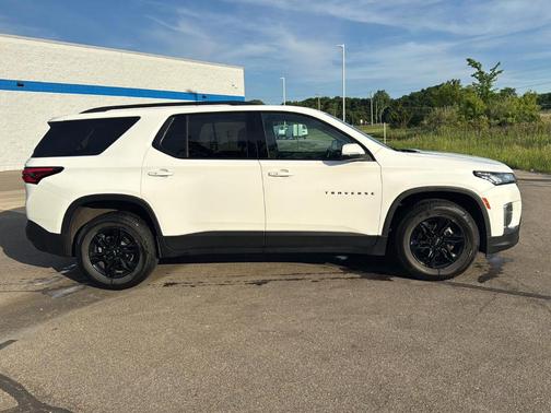 Summit White 2023 Chevrolet Traverse LT Cloth