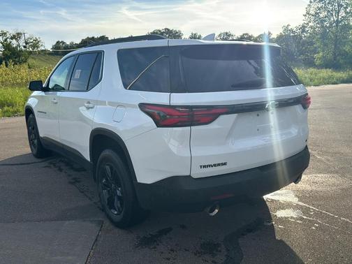 Summit White 2023 Chevrolet Traverse LT Cloth
