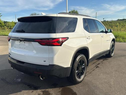 Summit White 2023 Chevrolet Traverse LT Cloth