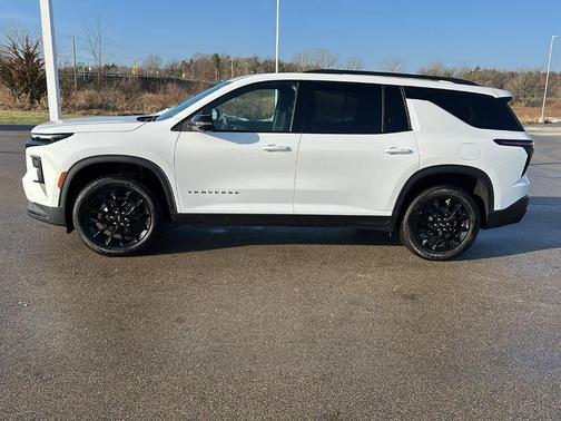 2024 Chevrolet Traverse LT