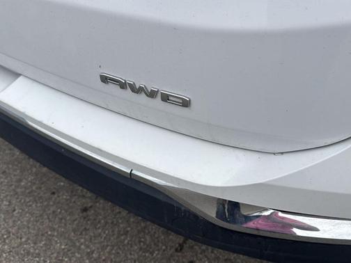 Summit White 2024 GMC Terrain SLT