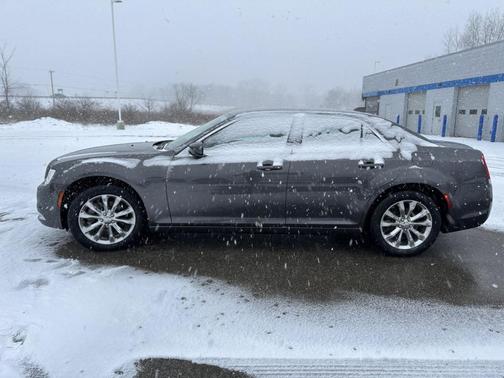 2022 Chrysler 300 Touring