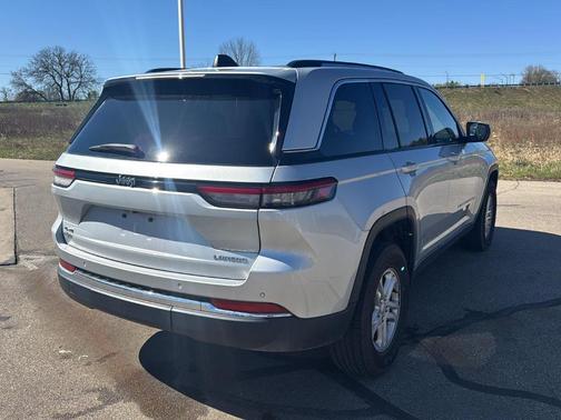Silver Zynith 2023 Jeep Grand Cherokee Laredo