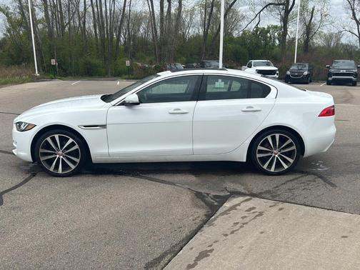 Fuji White 2019 Jaguar XE 25t Premium