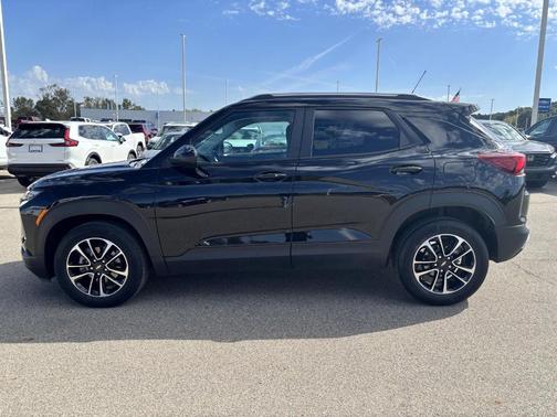 Mosaic Black Metallic 2024 Chevrolet Trailblazer LT
