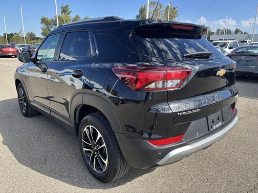 Mosaic Black Metallic 2024 Chevrolet Trailblazer LT