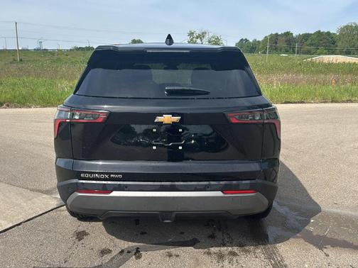 Mosaic Black Metallic 2025 Chevrolet Equinox LT