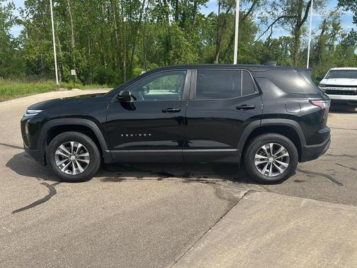 Mosaic Black Metallic 2025 Chevrolet Equinox LT
