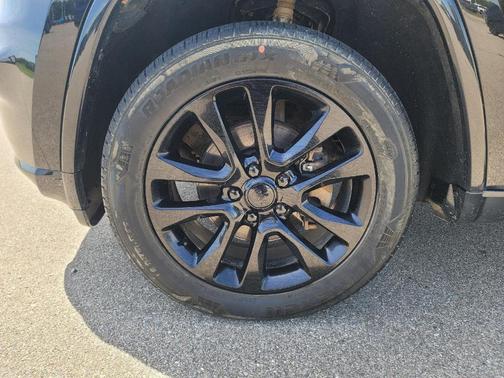 Diamond Black 2017 Jeep Grand Cherokee Altitude