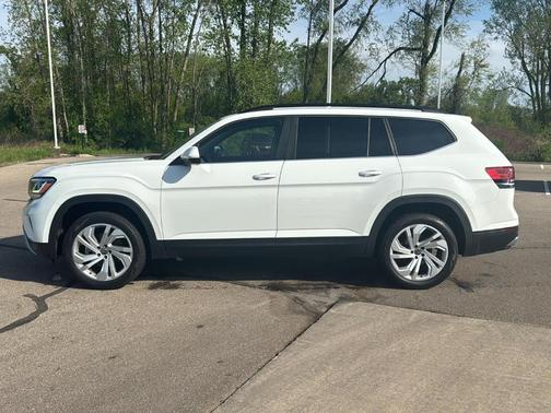Pure White 2023 Volkswagen Atlas 3.6L SE w/Technology