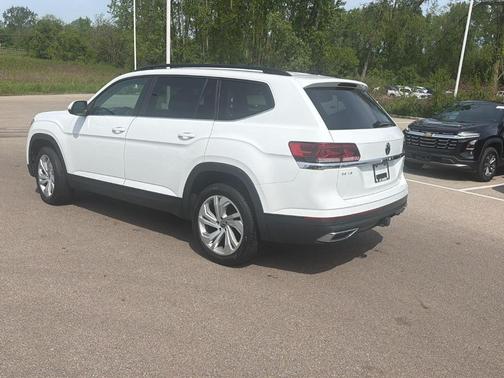 Pure White 2023 Volkswagen Atlas 3.6L SE w/Technology