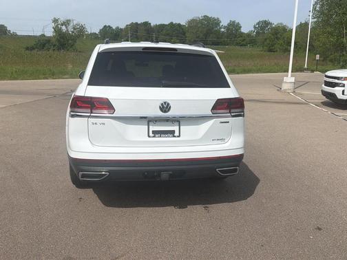Pure White 2023 Volkswagen Atlas 3.6L SE w/Technology