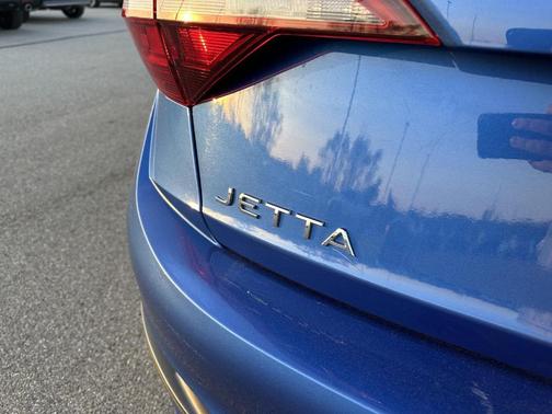 Rising Blue Metallic 2024 Volkswagen Jetta 1.5T SE