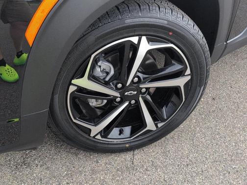Mosaic Black Metallic 2023 Chevrolet Trailblazer RS