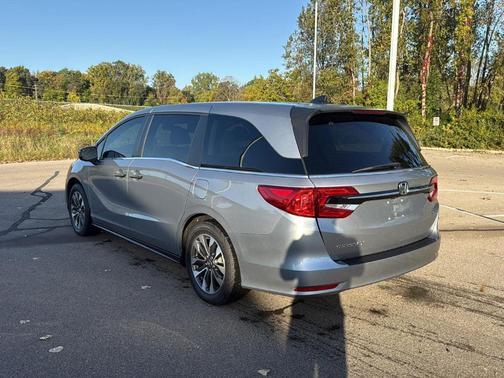 Lunar Silver Metallic 2024 Honda Odyssey EX-L