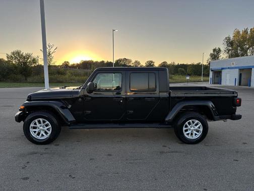 2023 Jeep Gladiator Sport