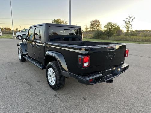 2023 Jeep Gladiator Sport