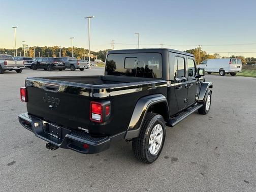 2023 Jeep Gladiator Sport