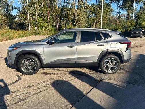 Sterling Gray Metallic 2024 Chevrolet Trax LT