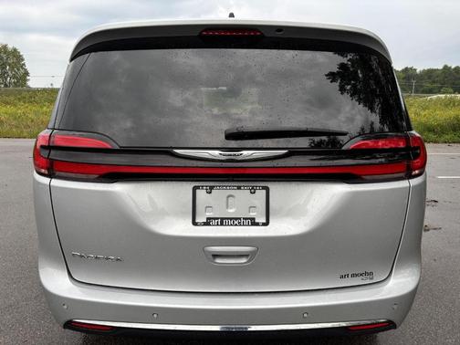 Silver Mist Clearcoat 2024 Chrysler Pacifica Touring-L